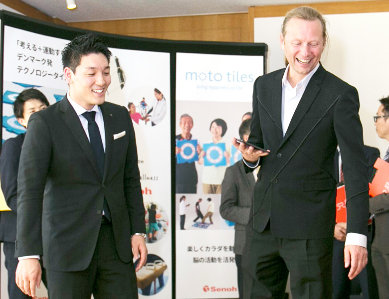 あらゆる会議に参加し、知識を構築。